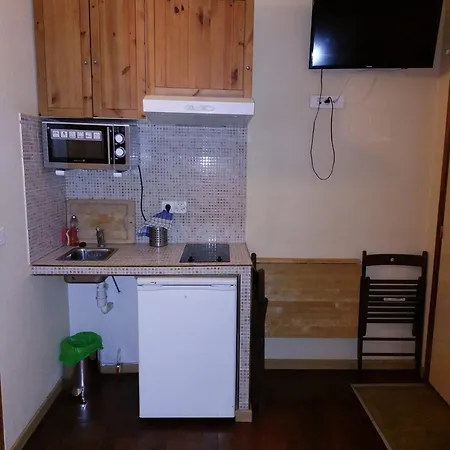 Hotel apartamentowy Moliere Paris Montrouge