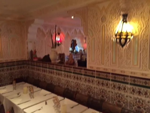 Moliere Paris Апарт-отель Монруж